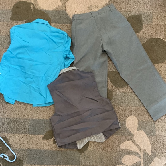 Boys 3 piece suit - Picture 2 of 5